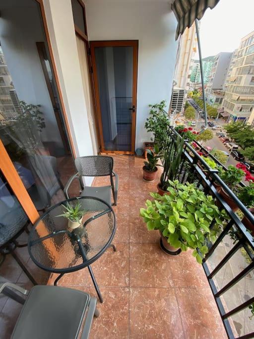 Mimosa'S Apartment With Lovely Balcony Tirana Exterior photo