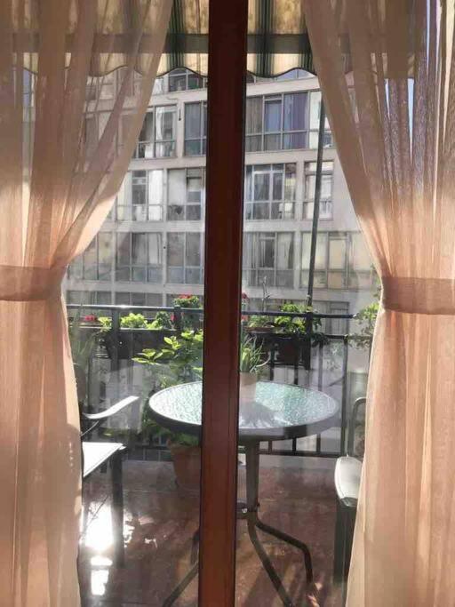 Mimosa'S Apartment With Lovely Balcony Tirana Exterior photo